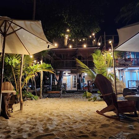 El Almendron Beach Hostel Guachaca Екстериор снимка